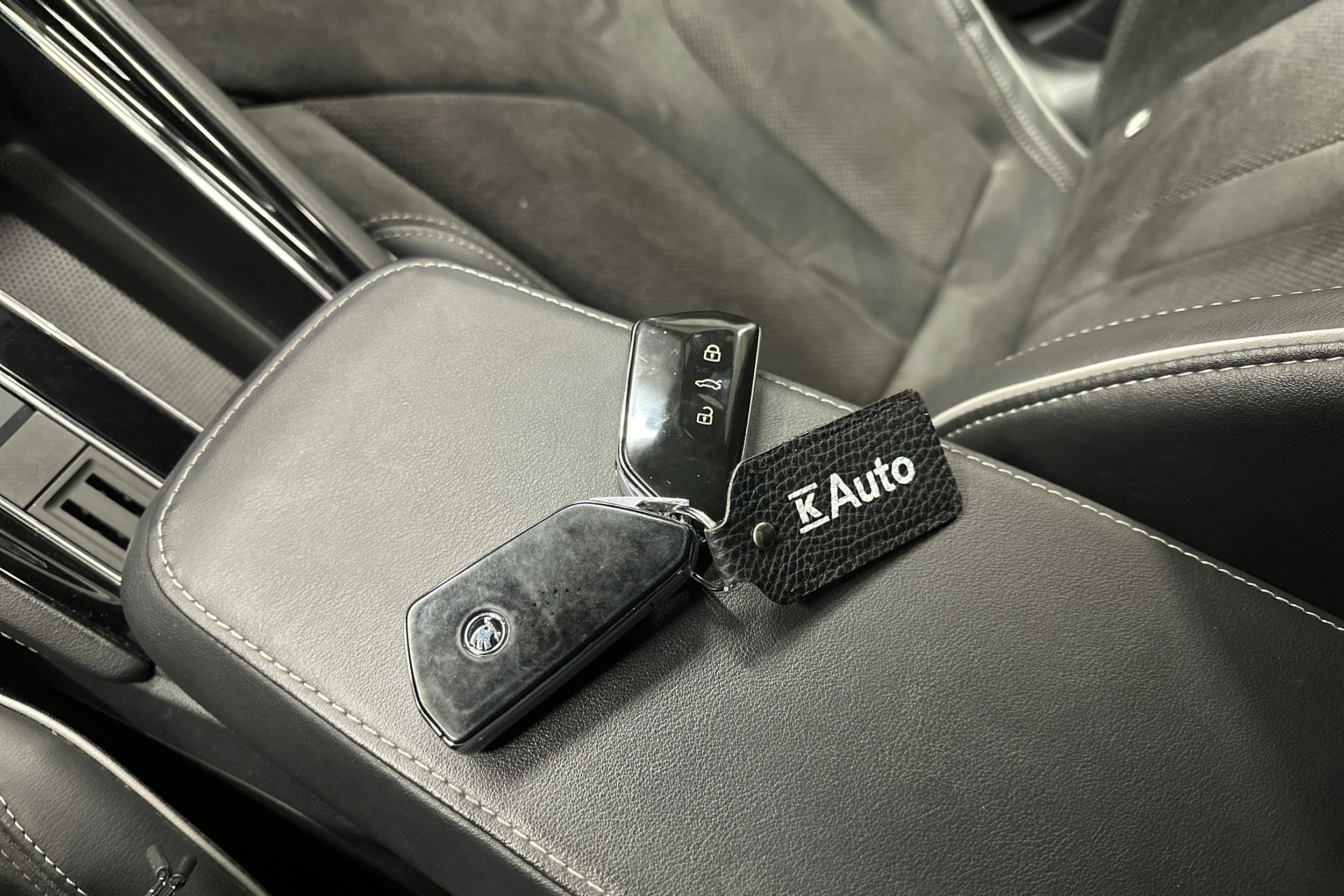 harmaa Skoda Enyaq 2022 kuva 33.