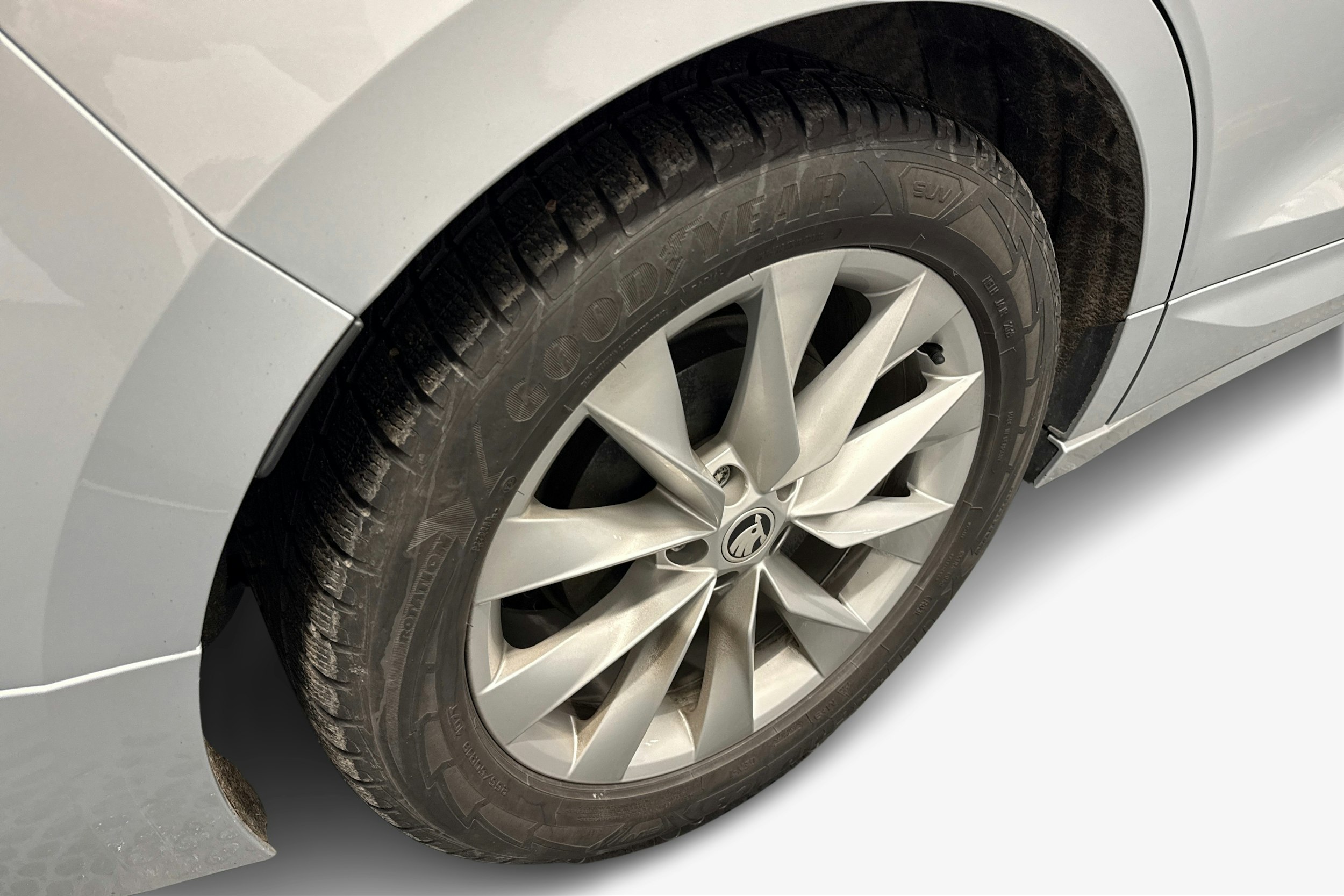 harmaa Skoda Enyaq 2022 kuva 11.