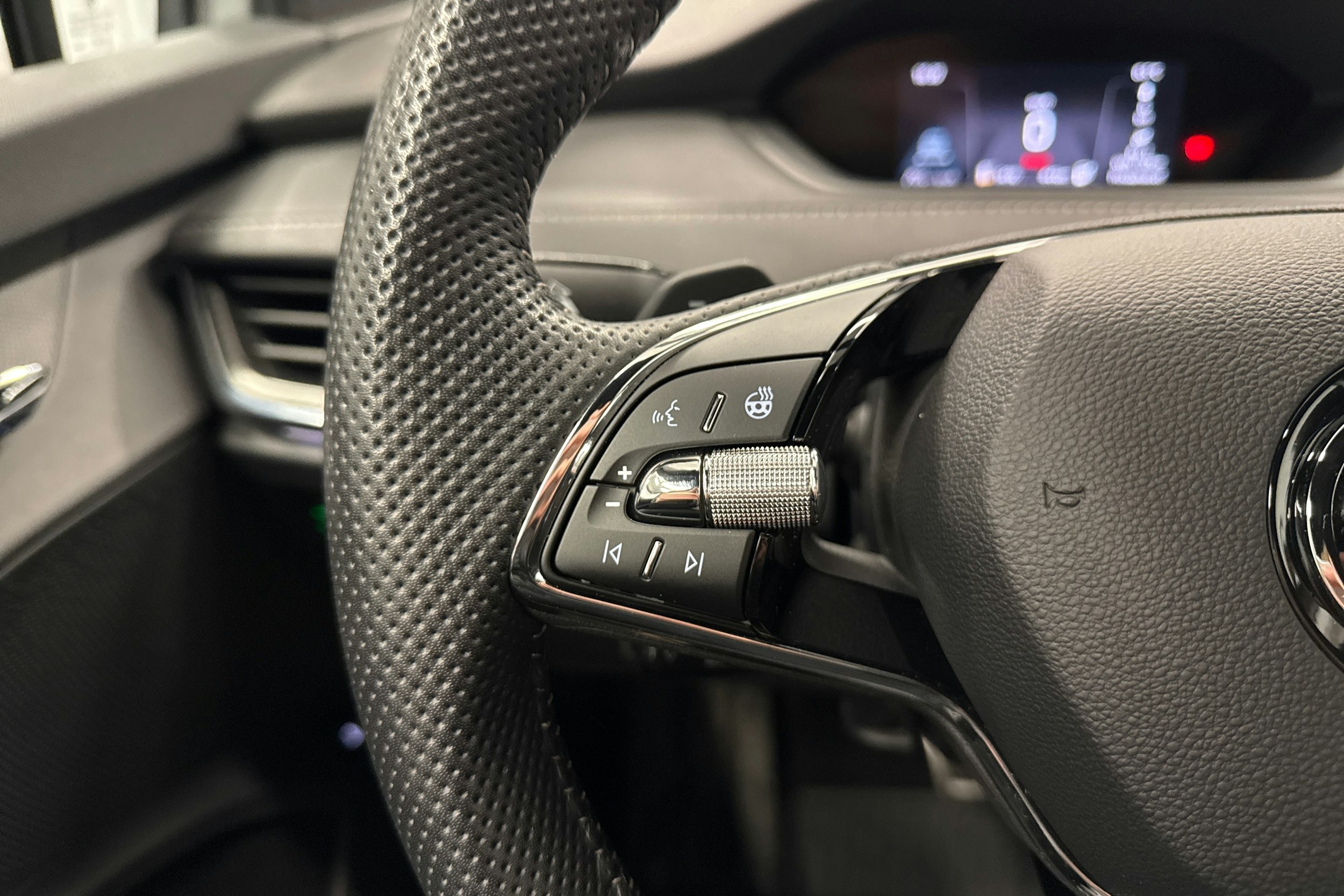 harmaa Skoda Enyaq 2022 kuva 14.