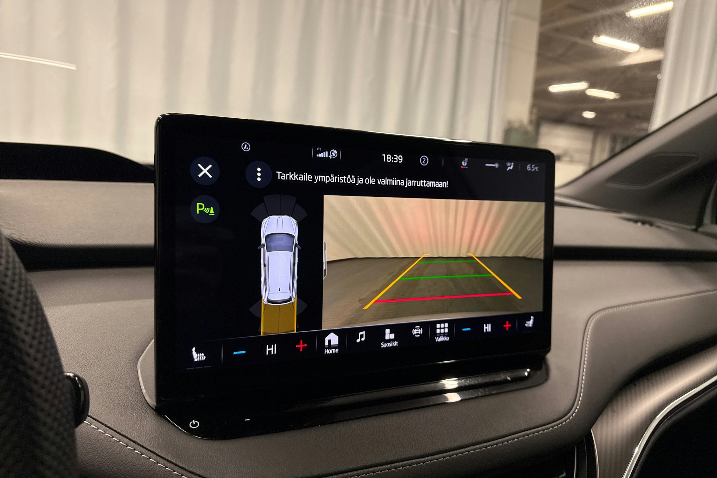 harmaa Skoda Enyaq 2022 kuva 19.