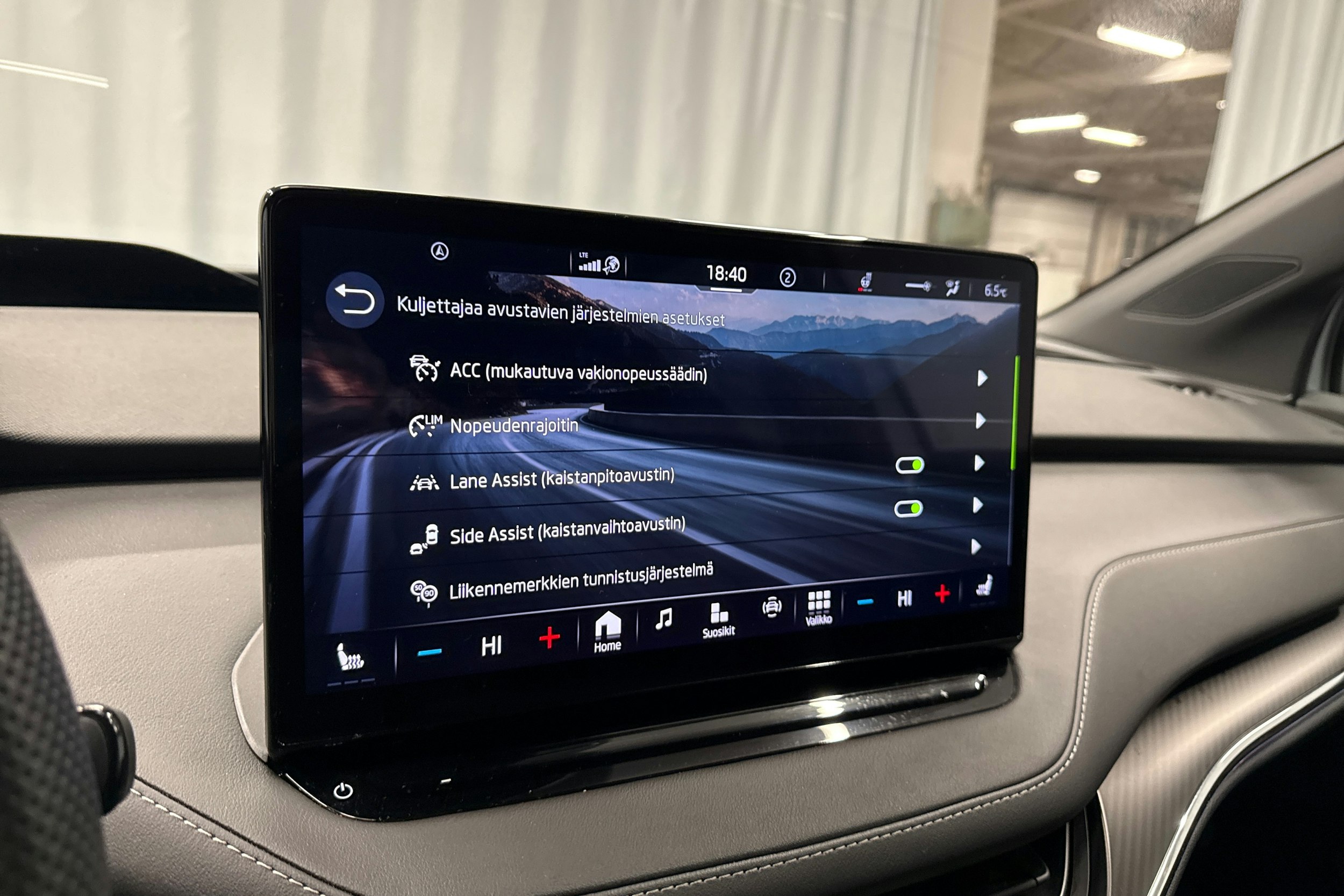 harmaa Skoda Enyaq 2022 kuva 23.