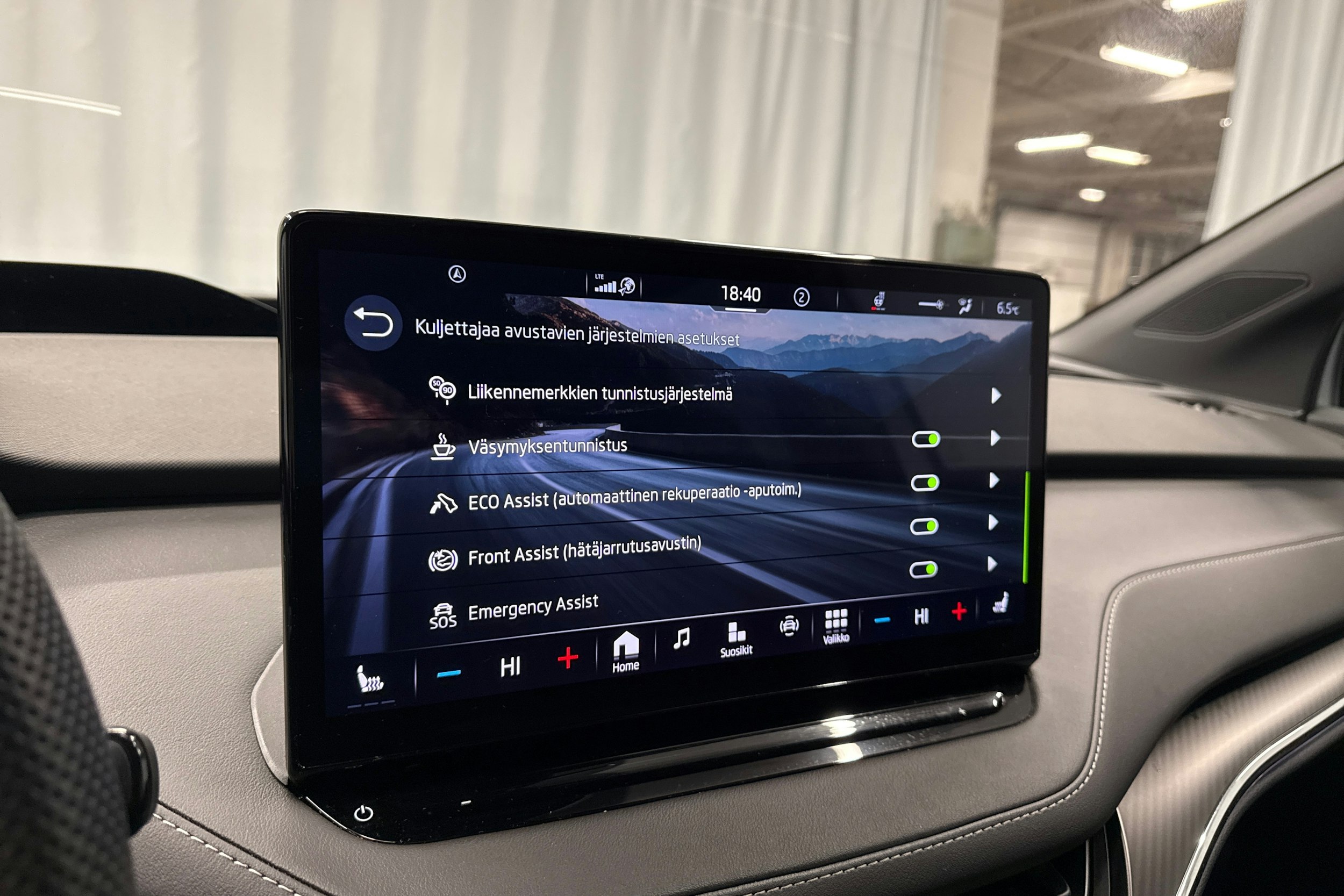 harmaa Skoda Enyaq 2022 kuva 24.