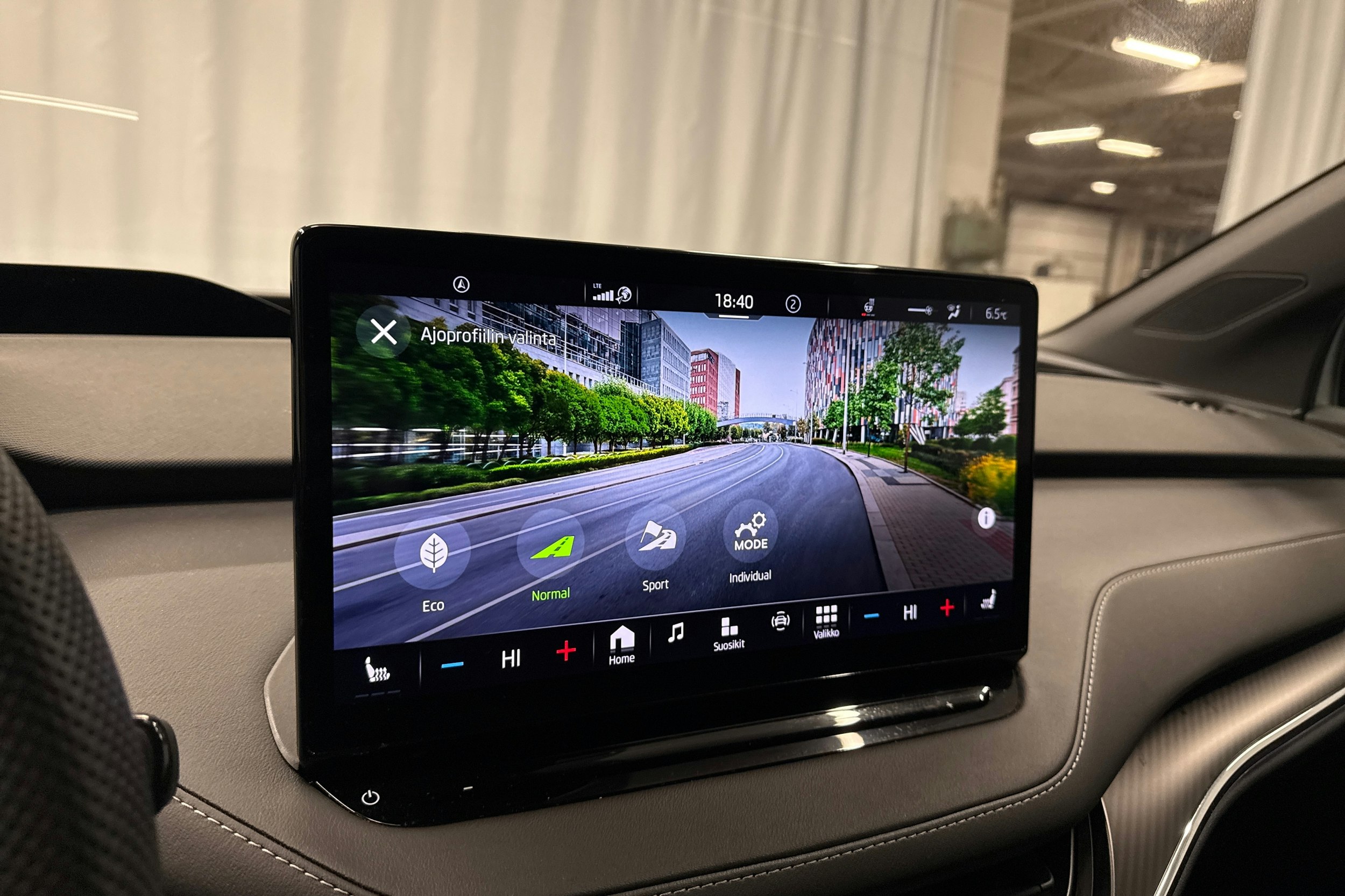 harmaa Skoda Enyaq 2022 kuva 25.