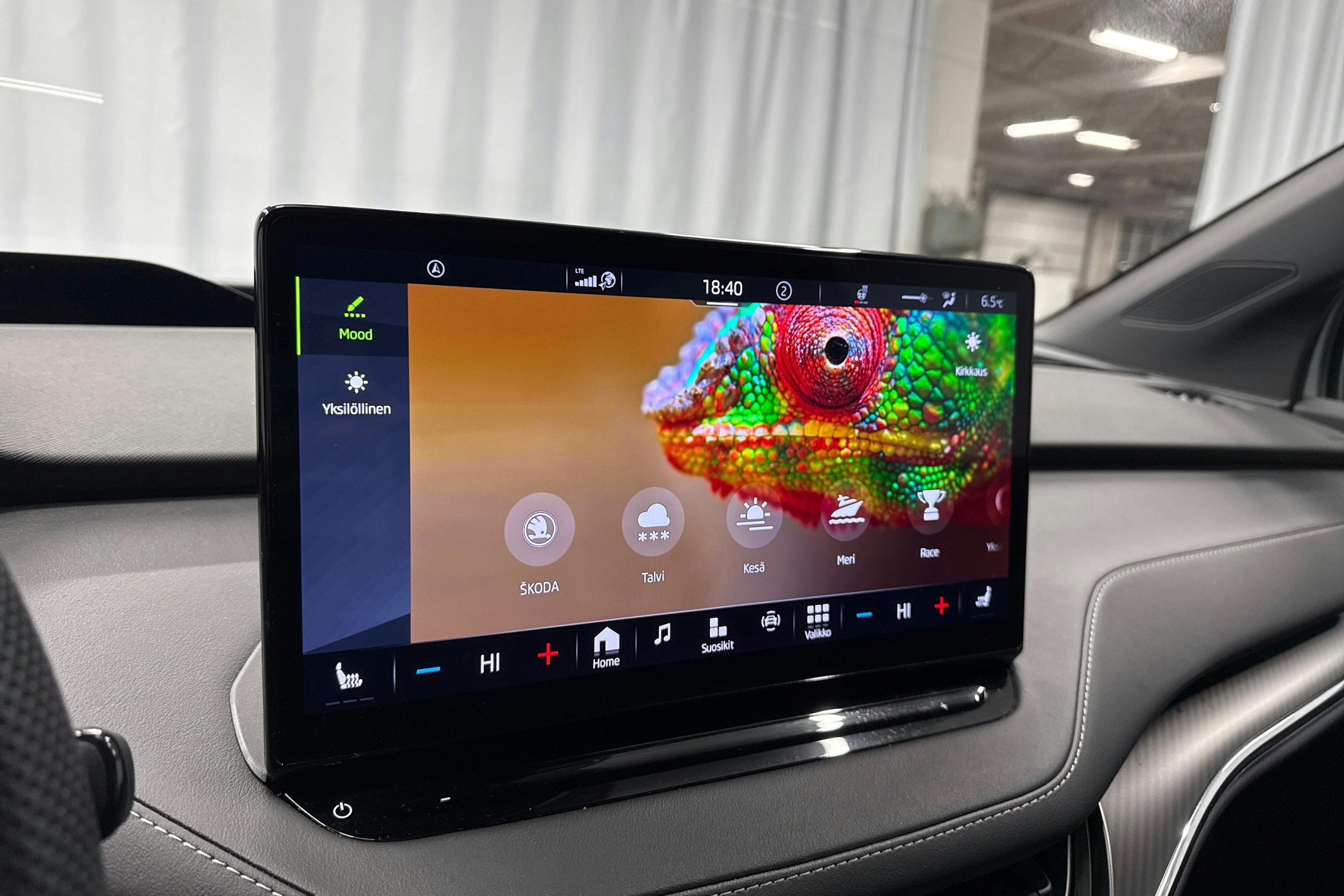 harmaa Skoda Enyaq 2022 kuva 26.