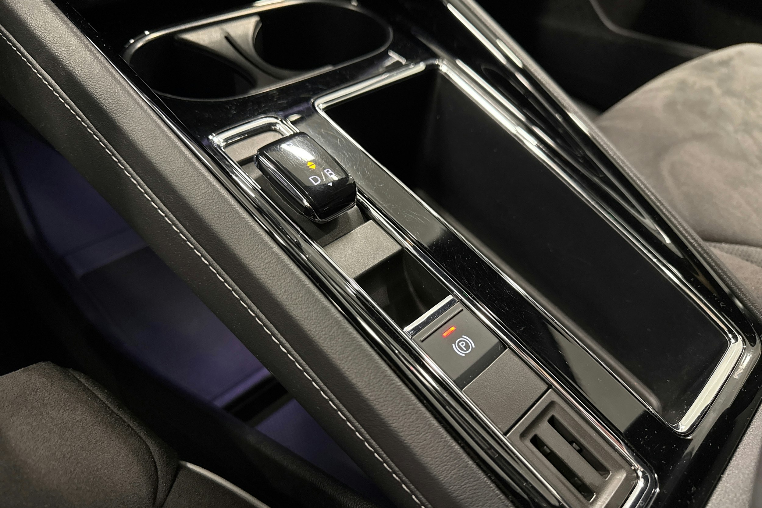 harmaa Skoda Enyaq 2022 kuva 28.