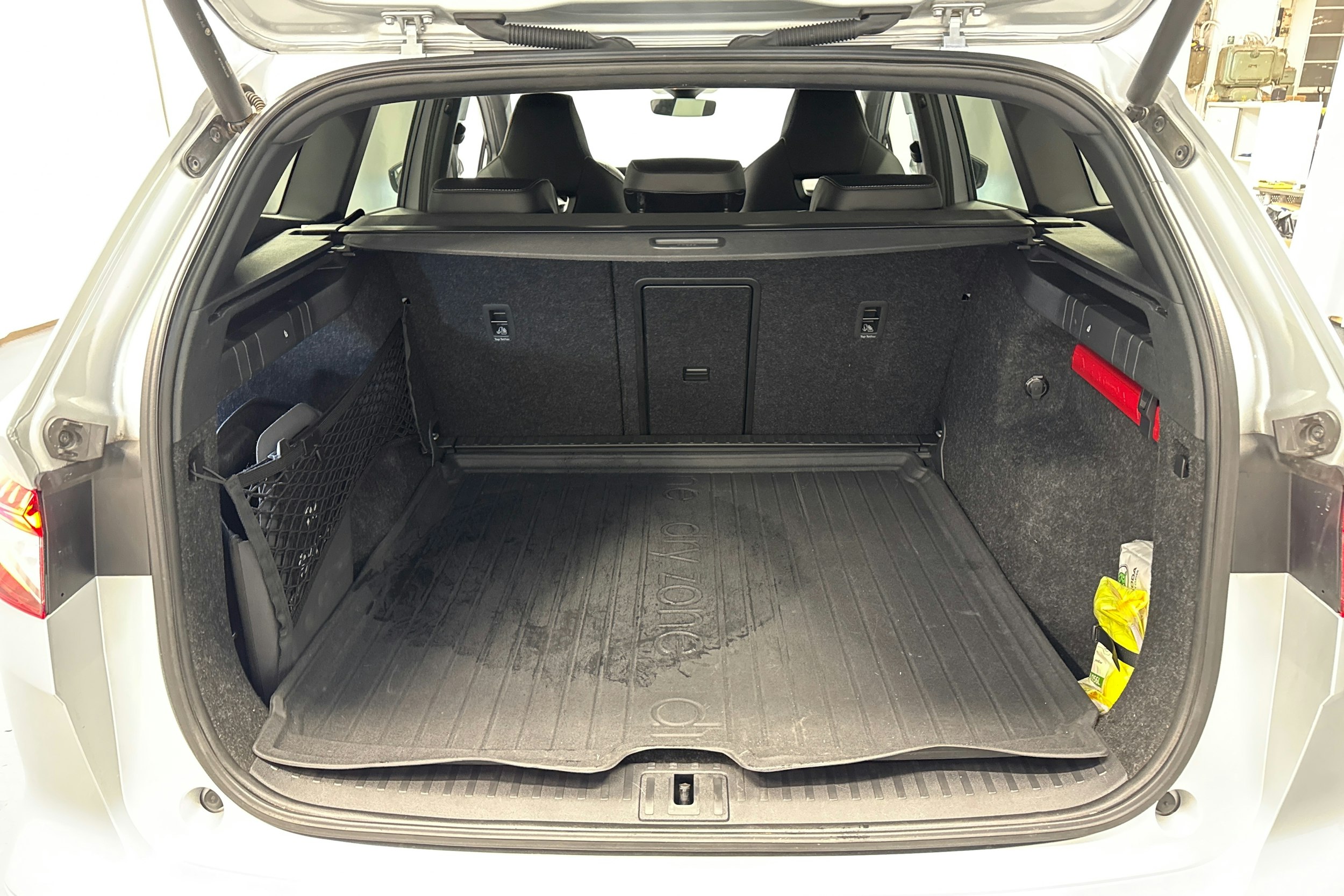 harmaa Skoda Enyaq 2022 kuva 31.