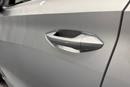 harmaa Skoda Enyaq 2022 kuva 33.