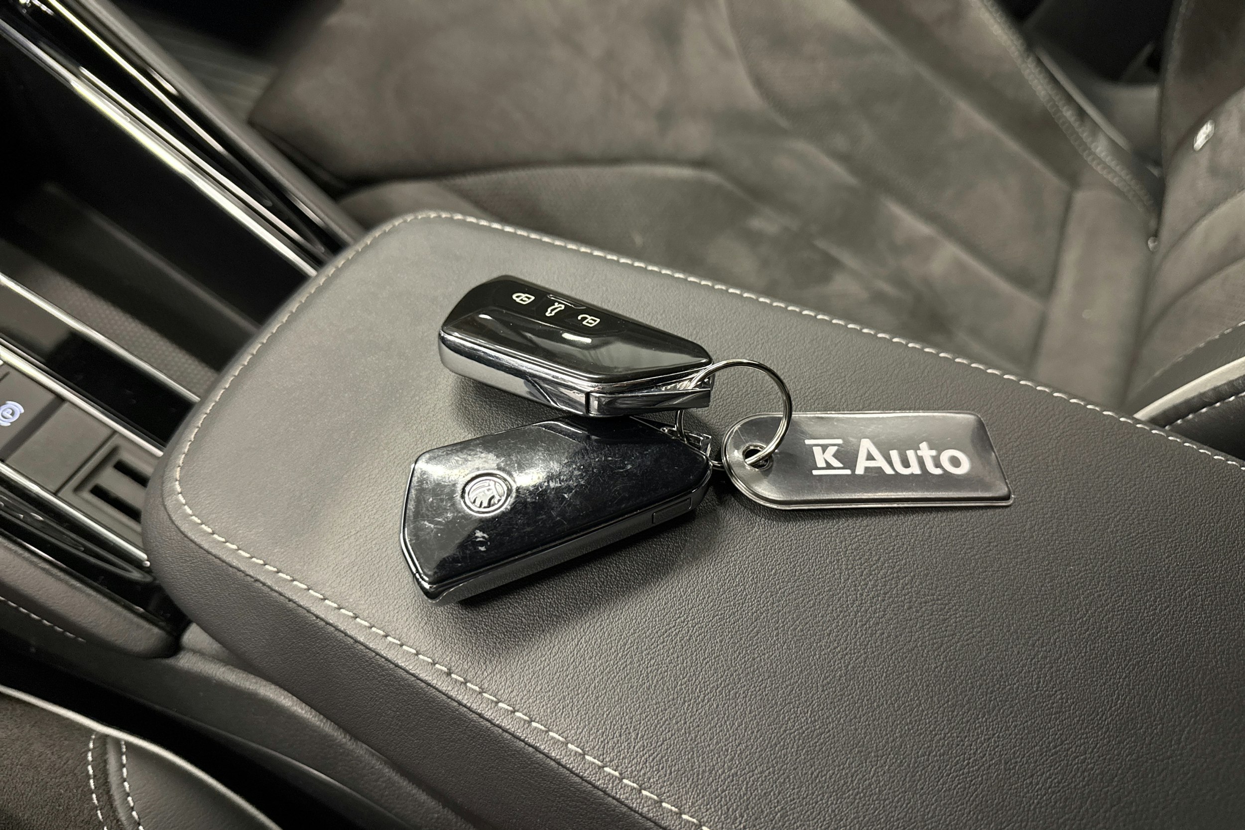 harmaa Skoda Enyaq 2022 kuva 34.