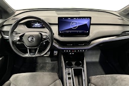 musta Skoda Enyaq 2022 kuva 9.