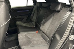 musta Skoda Enyaq 2022 kuva 10.