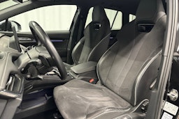 musta Skoda Enyaq 2022 kuva 14.