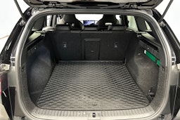 musta Skoda Enyaq 2022 kuva 15.