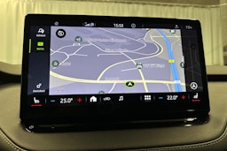 musta Skoda Enyaq 2022 kuva 17.