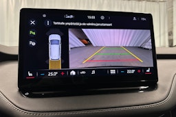 musta Skoda Enyaq 2022 kuva 18.