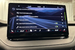 musta Skoda Enyaq 2022 kuva 19.