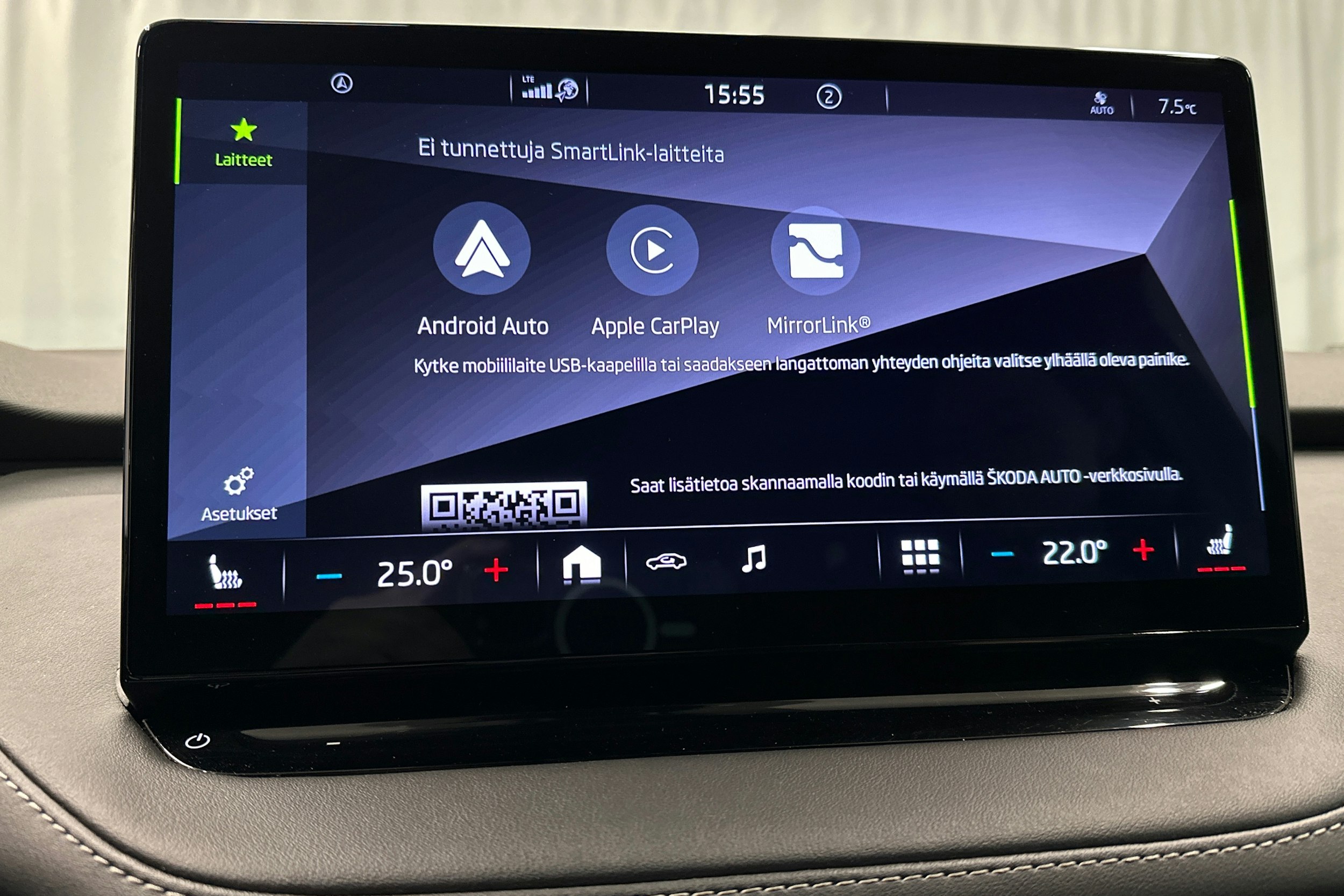 musta Skoda Enyaq 2022 kuva 21.