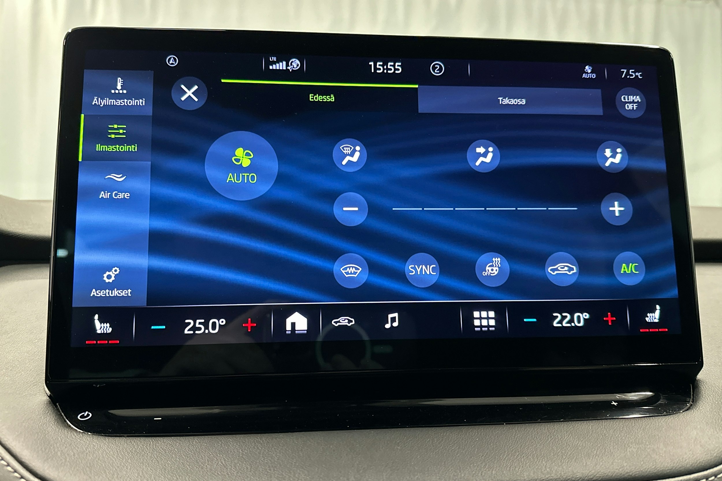 musta Skoda Enyaq 2022 kuva 22.