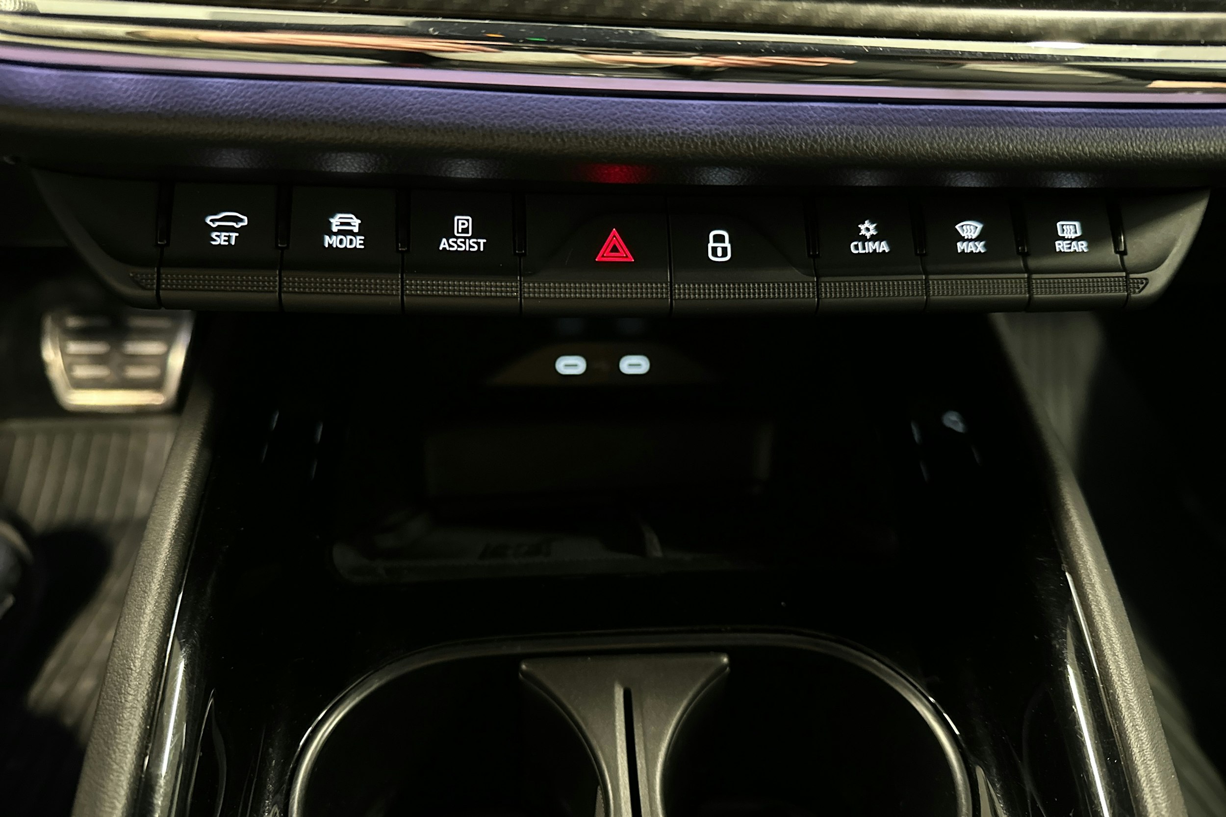 musta Skoda Enyaq 2022 kuva 26.