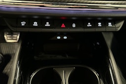 musta Skoda Enyaq 2022 kuva 26.