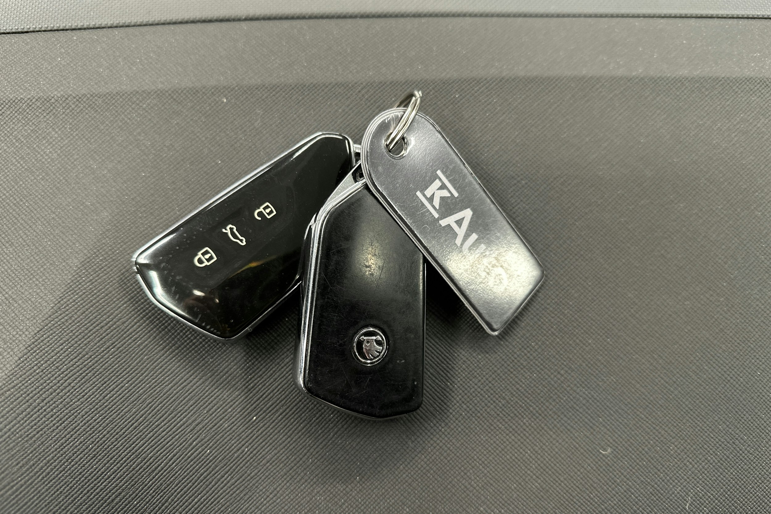 musta Skoda Enyaq 2022 kuva 27.