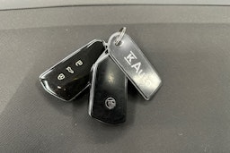 musta Skoda Enyaq 2022 kuva 27.