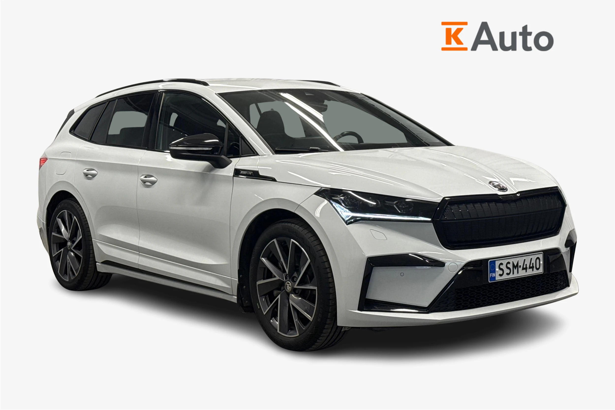 valkoinen Skoda Enyaq 2023 kuva 1.