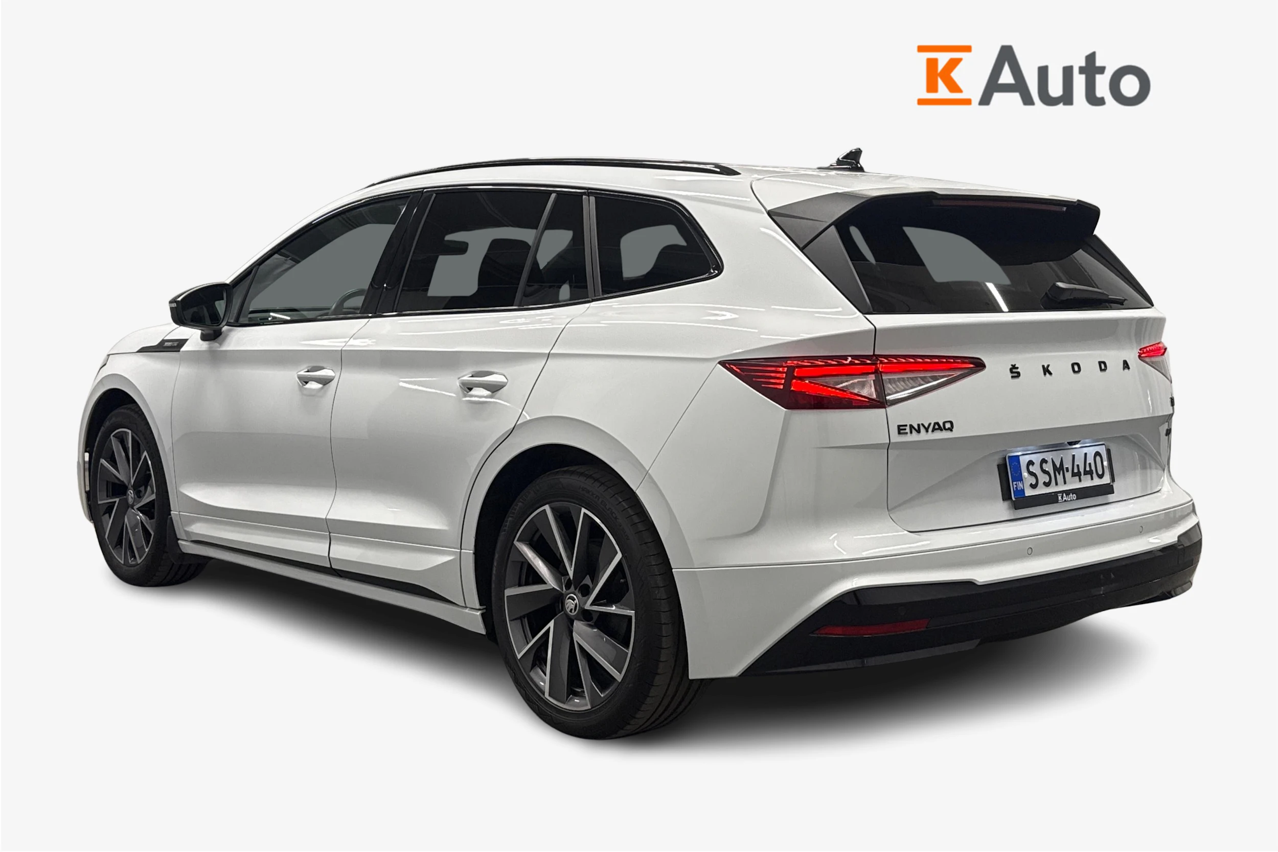 valkoinen Skoda Enyaq 2023 kuva 3.