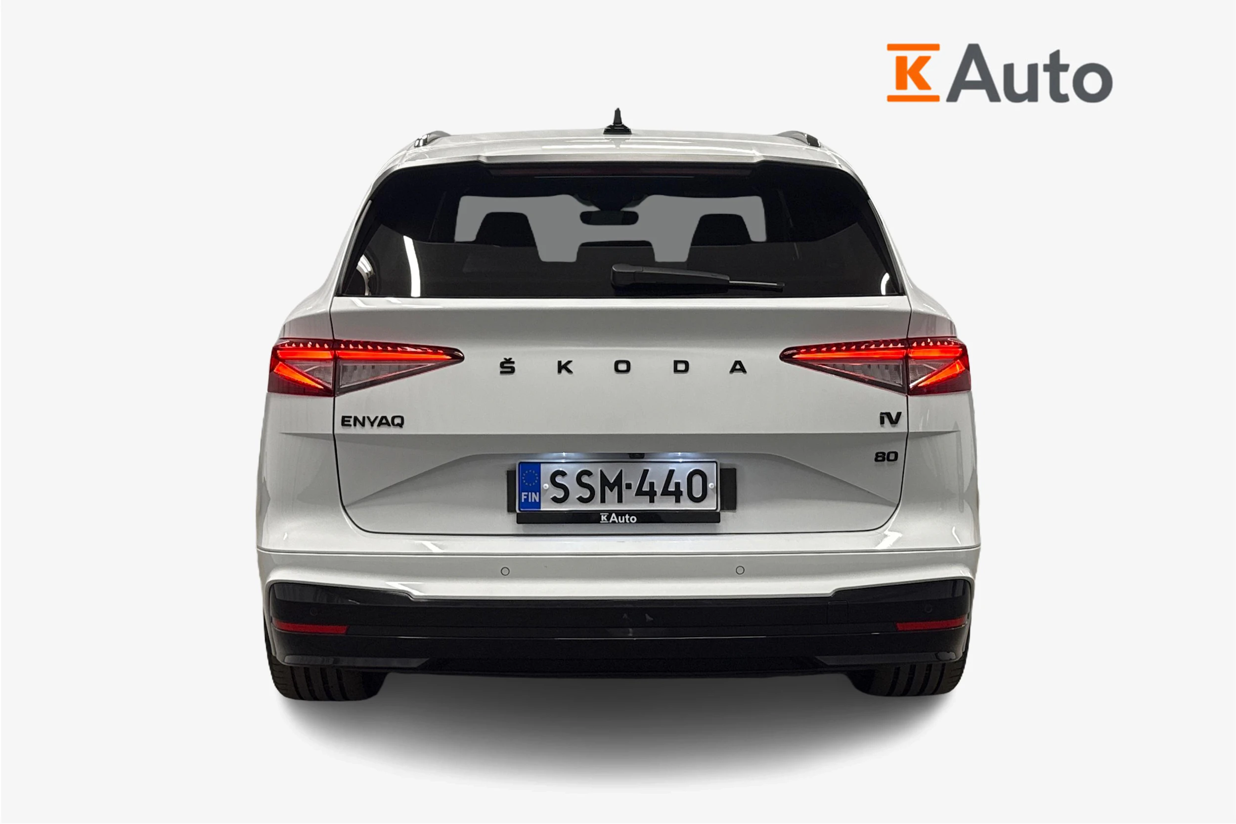 valkoinen Skoda Enyaq 2023 kuva 4.