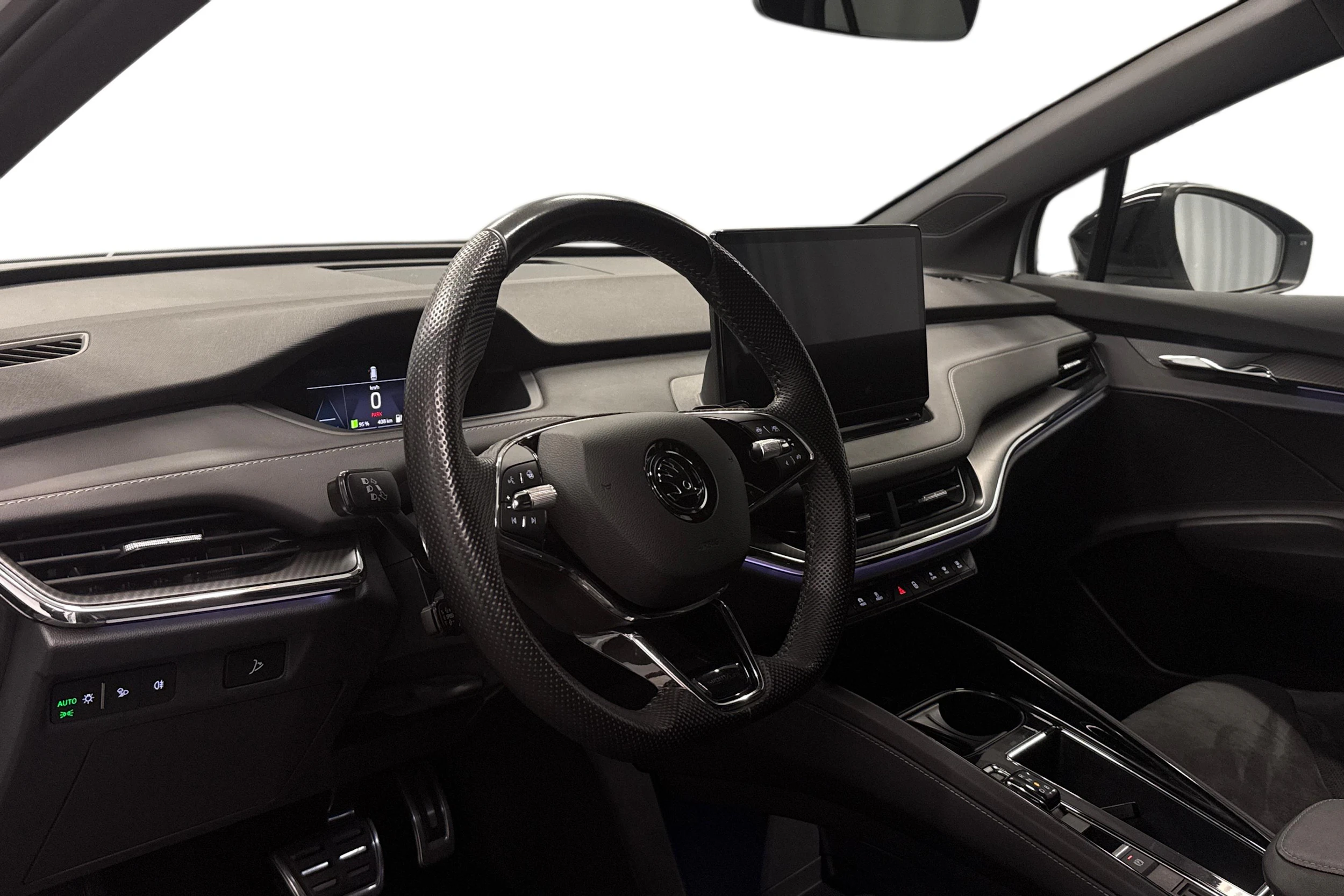 valkoinen Skoda Enyaq 2023 kuva 8.