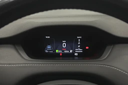 valkoinen Skoda Enyaq 2023 kuva 16.