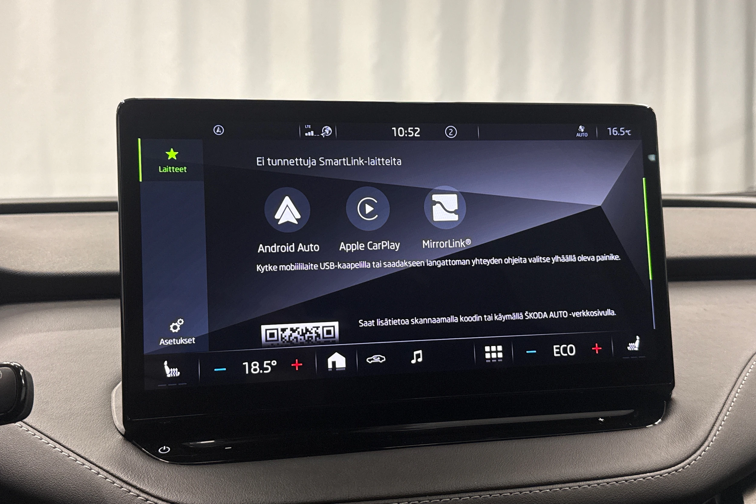 valkoinen Skoda Enyaq 2023 kuva 23.