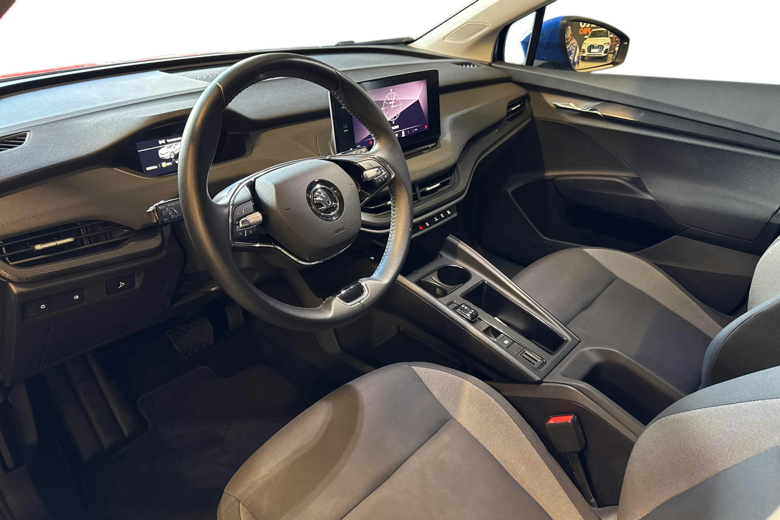 sininen Skoda Enyaq 2022 kuva 3.