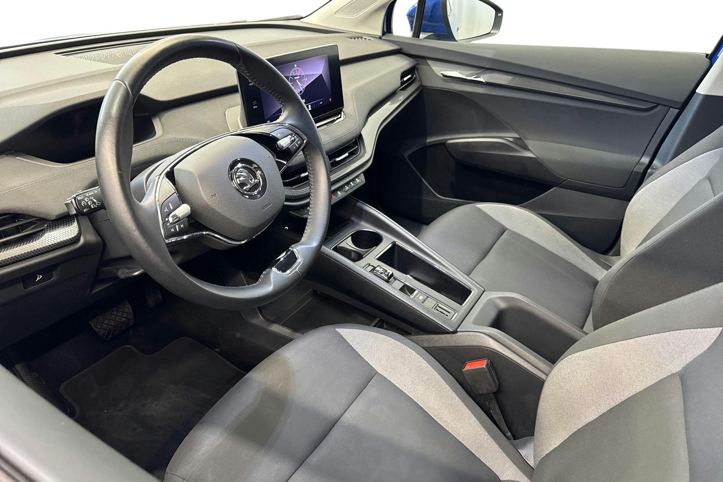 sininen Skoda Enyaq 2022 kuva 7.