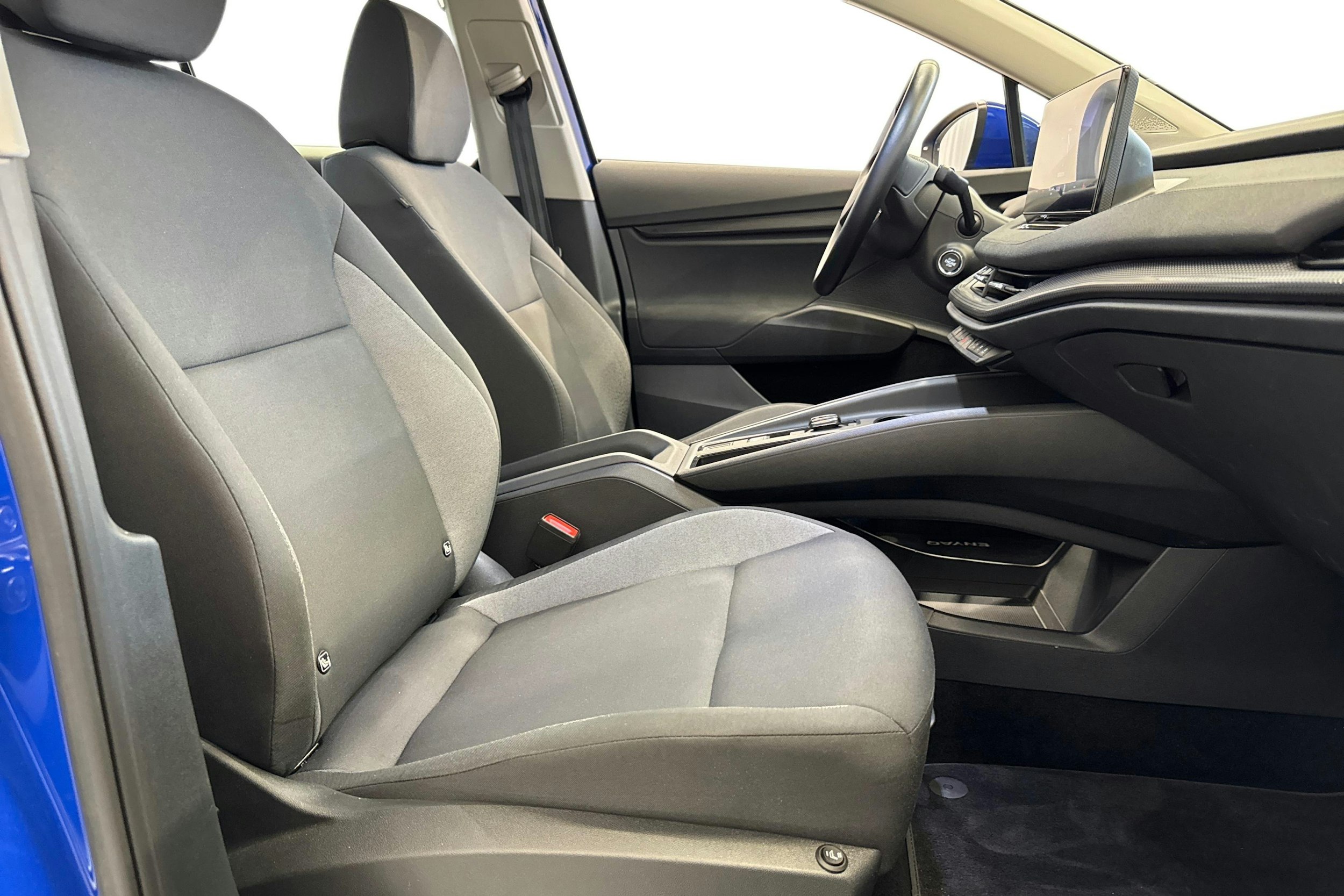 sininen Skoda Enyaq 2022 kuva 11.