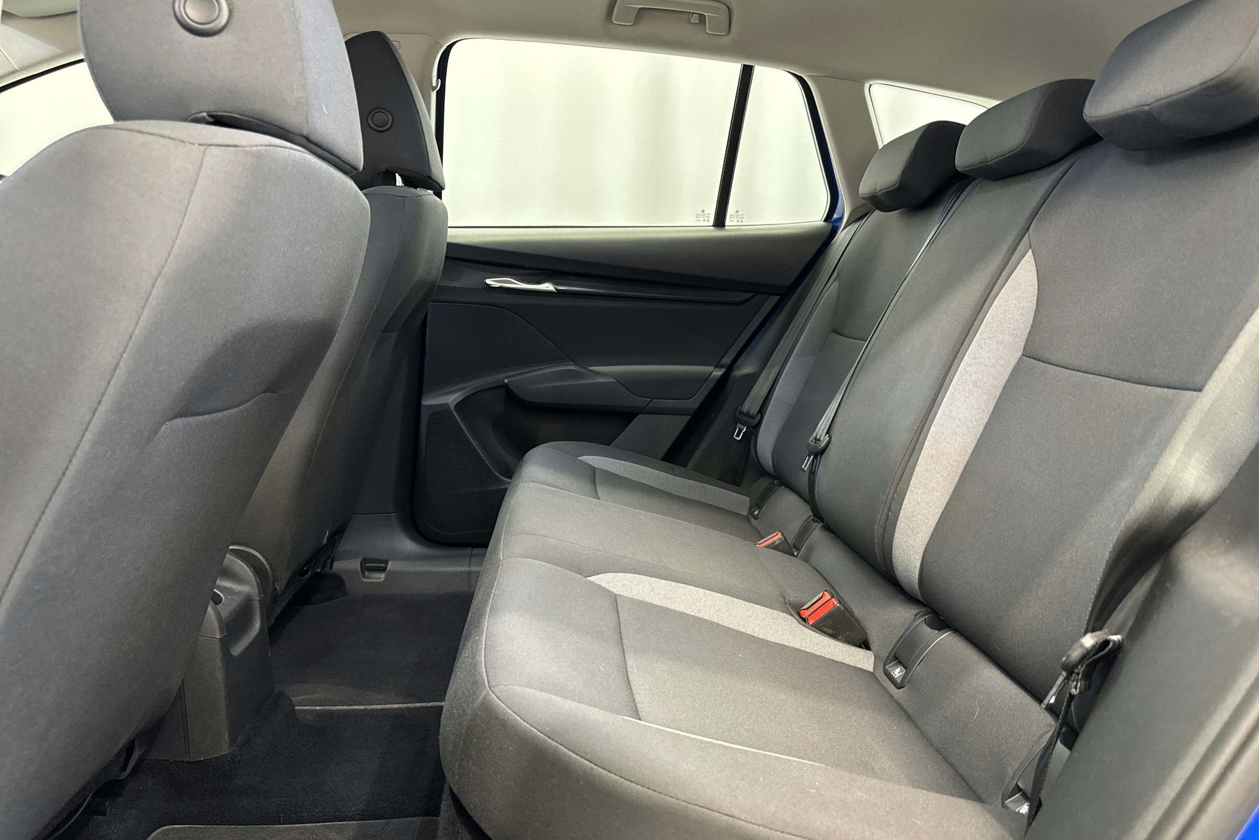 sininen Skoda Enyaq 2022 kuva 14.