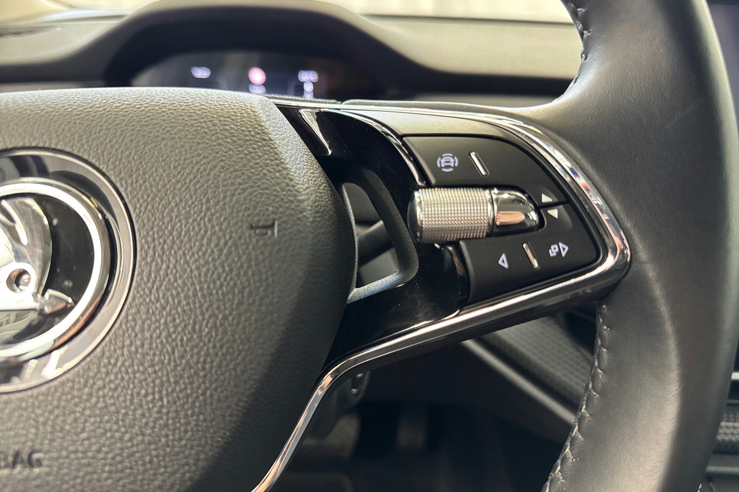 sininen Skoda Enyaq 2022 kuva 17.