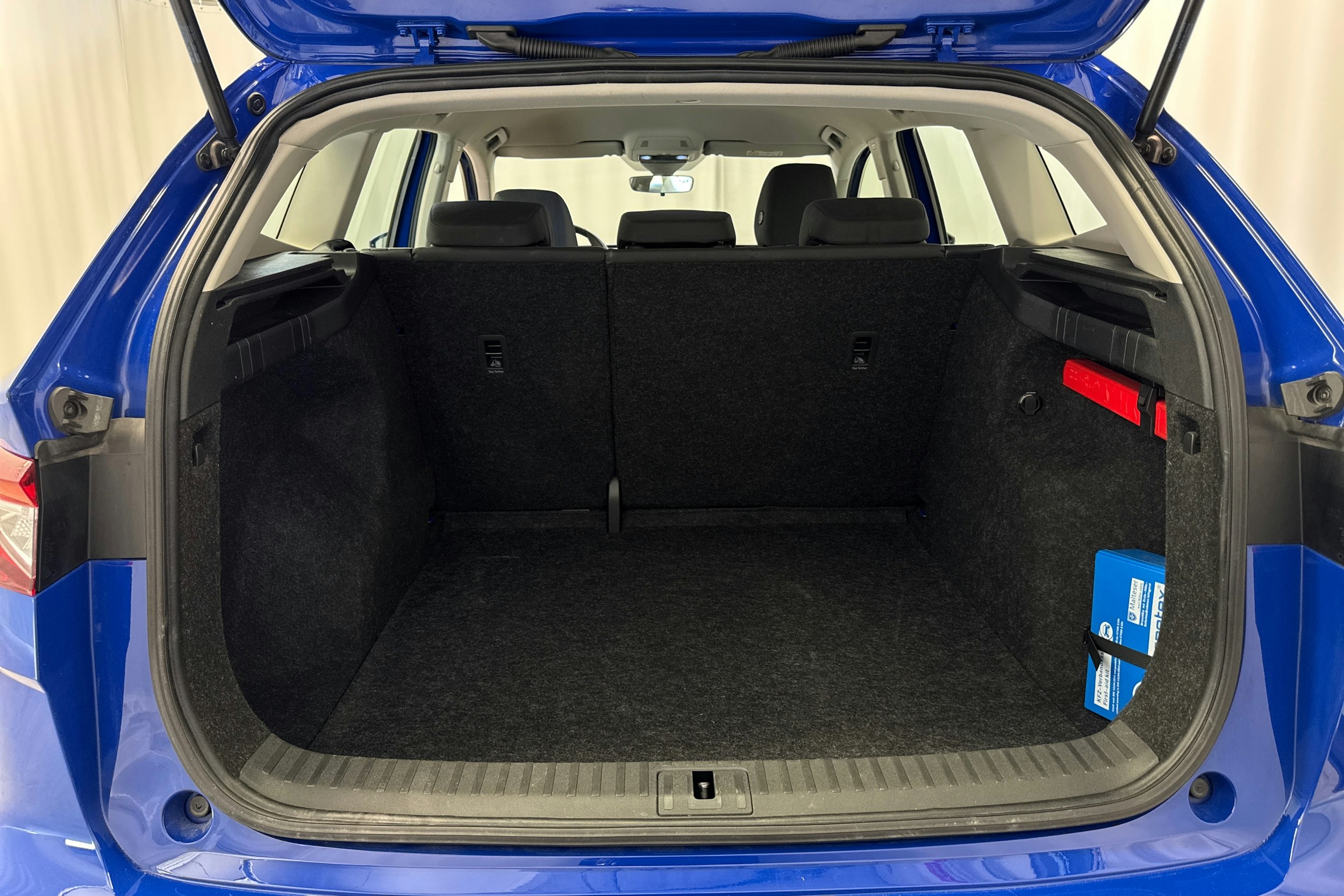 sininen Skoda Enyaq 2022 kuva 21.