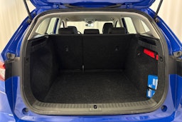 sininen Skoda Enyaq 2022 kuva 21.