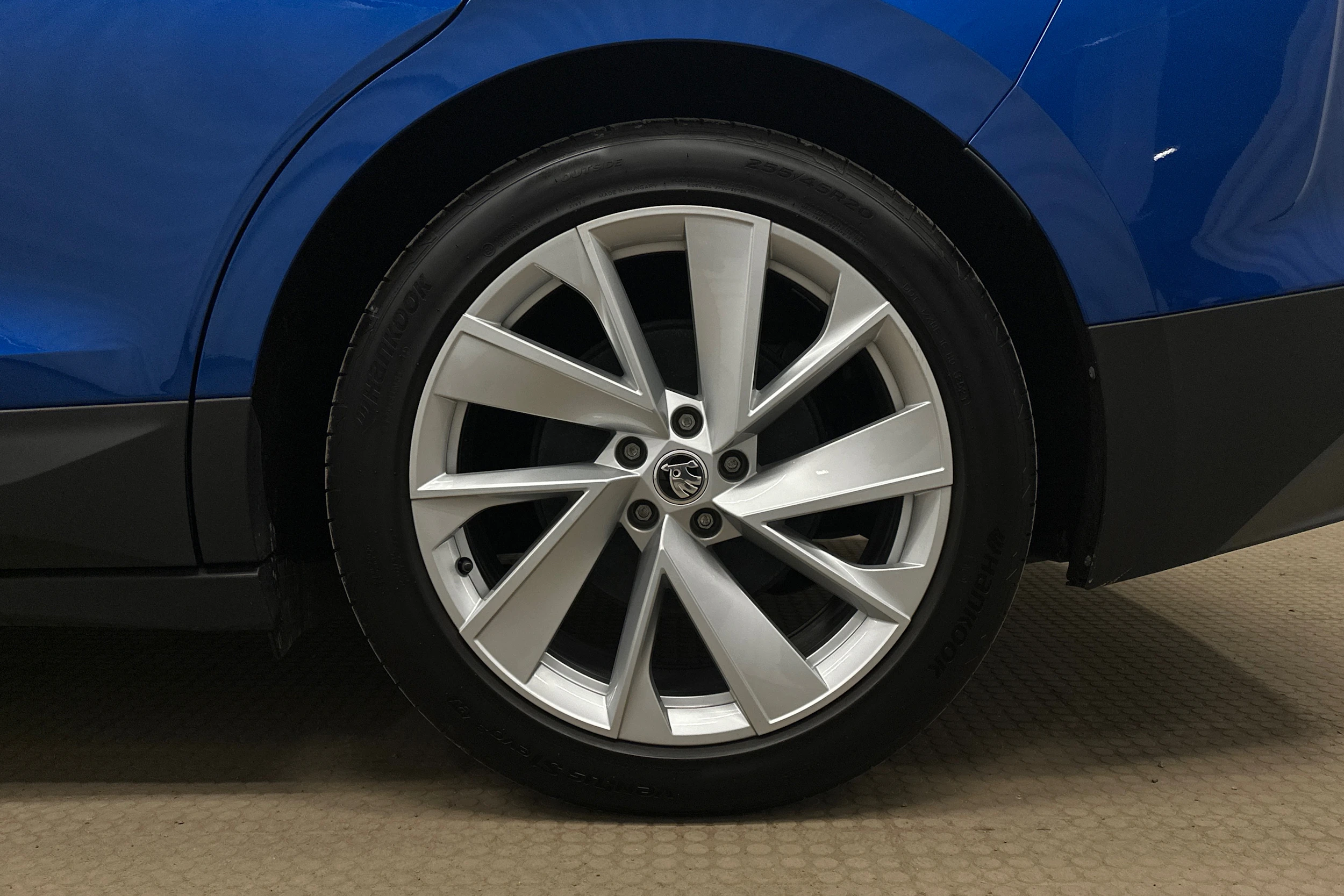 sininen Skoda Enyaq 2022 kuva 10.