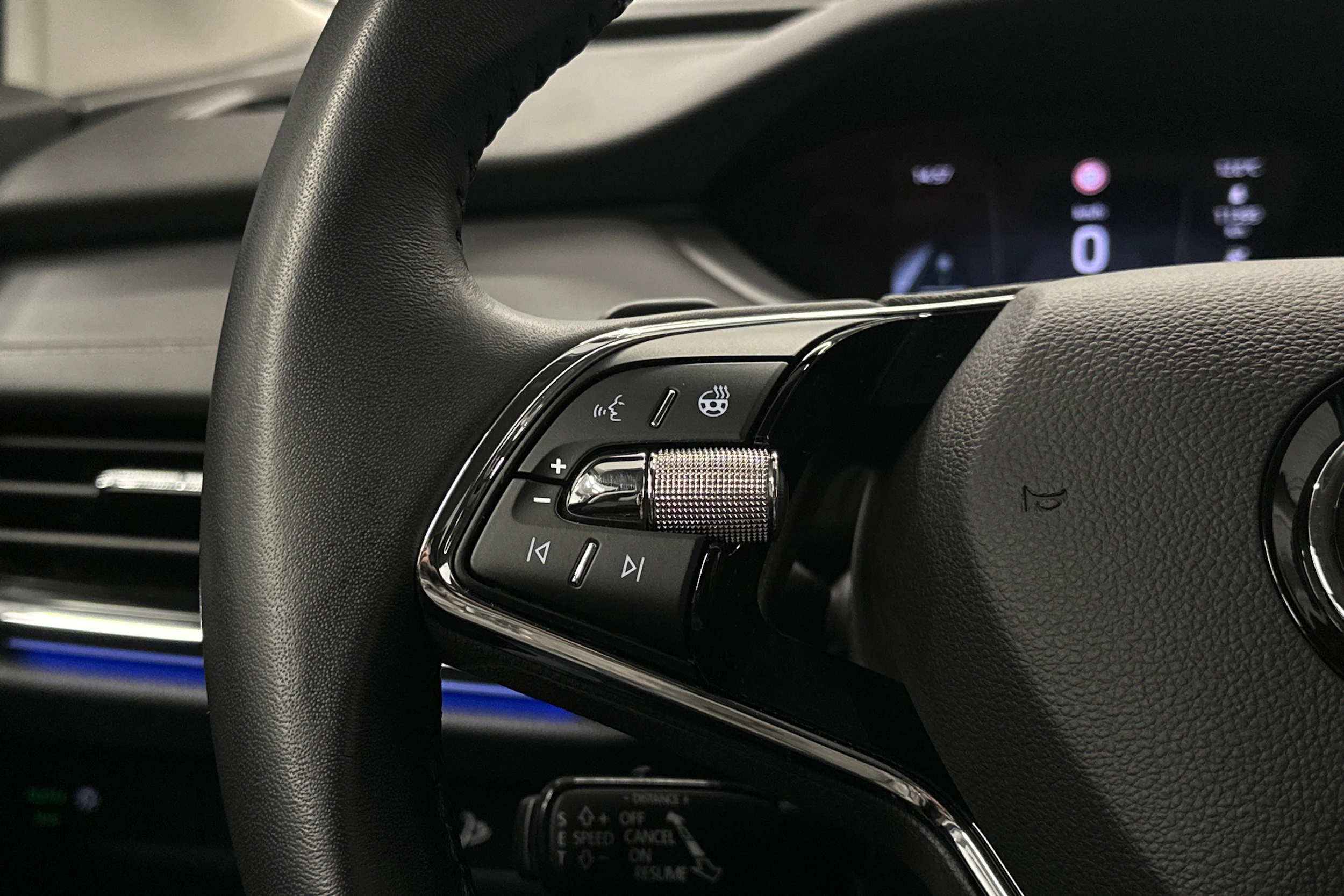 sininen Skoda Enyaq 2022 kuva 11.