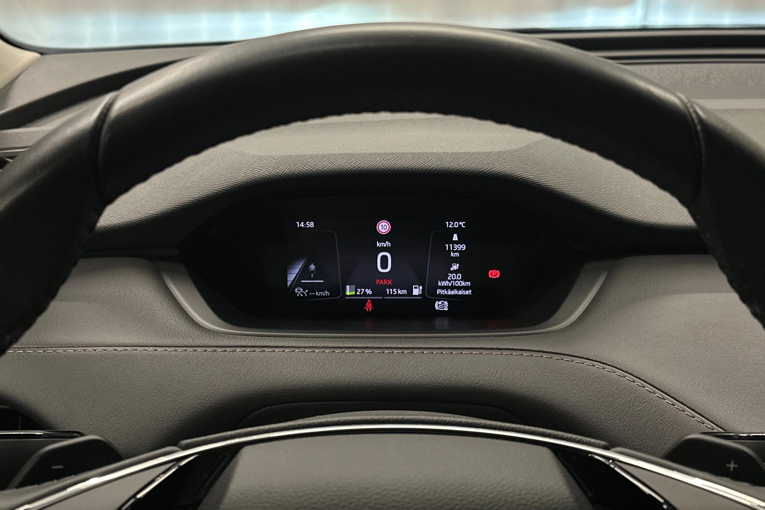 sininen Skoda Enyaq 2022 kuva 13.