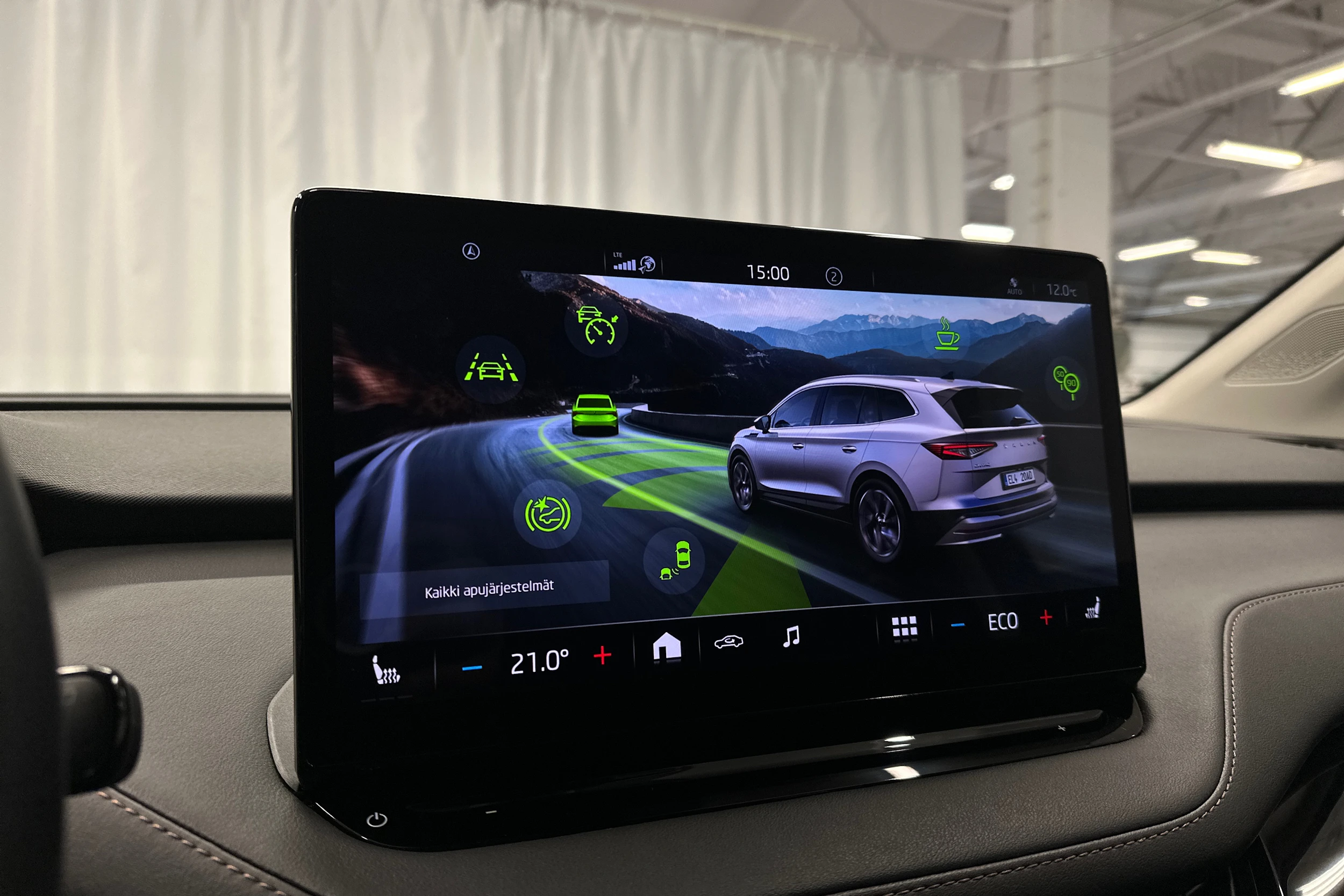 sininen Skoda Enyaq 2022 kuva 16.