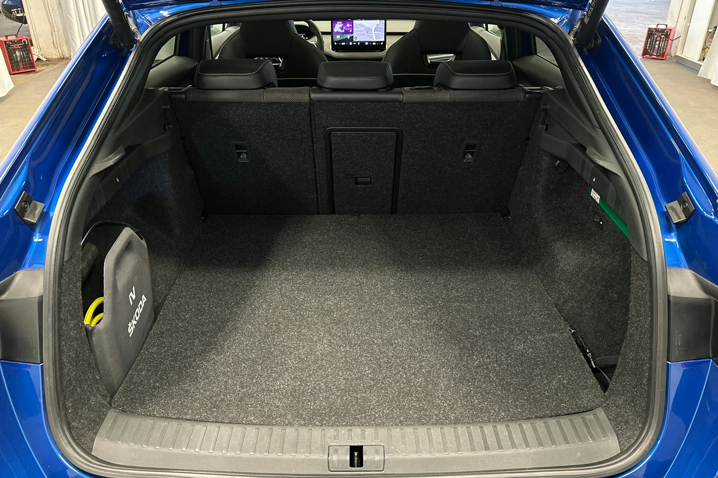 sininen Skoda Enyaq 2022 kuva 11.