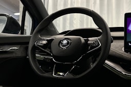 sininen Skoda Enyaq 2022 kuva 18.