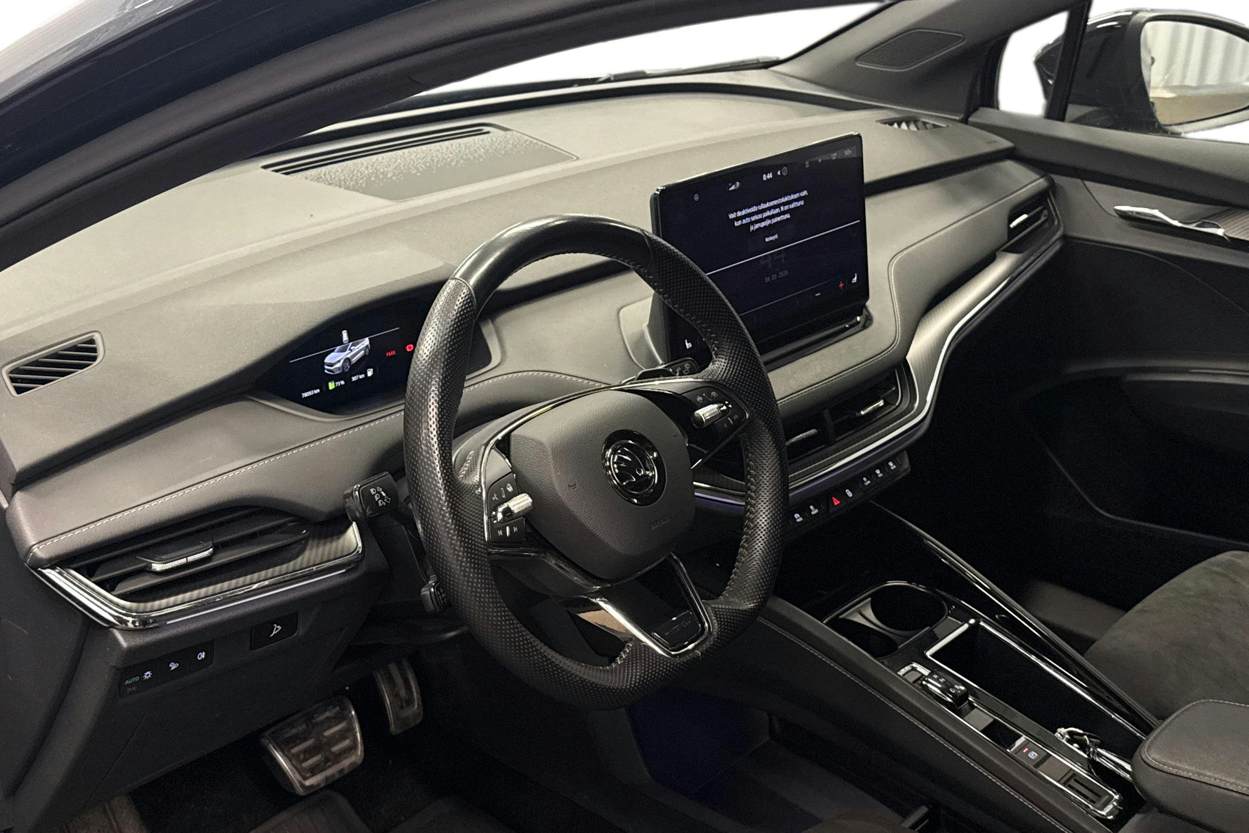 harmaa Skoda Enyaq 2022 kuva 7.