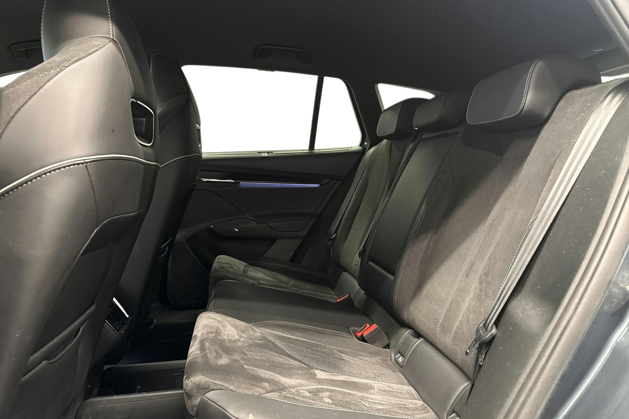 harmaa Skoda Enyaq 2022 kuva 10.