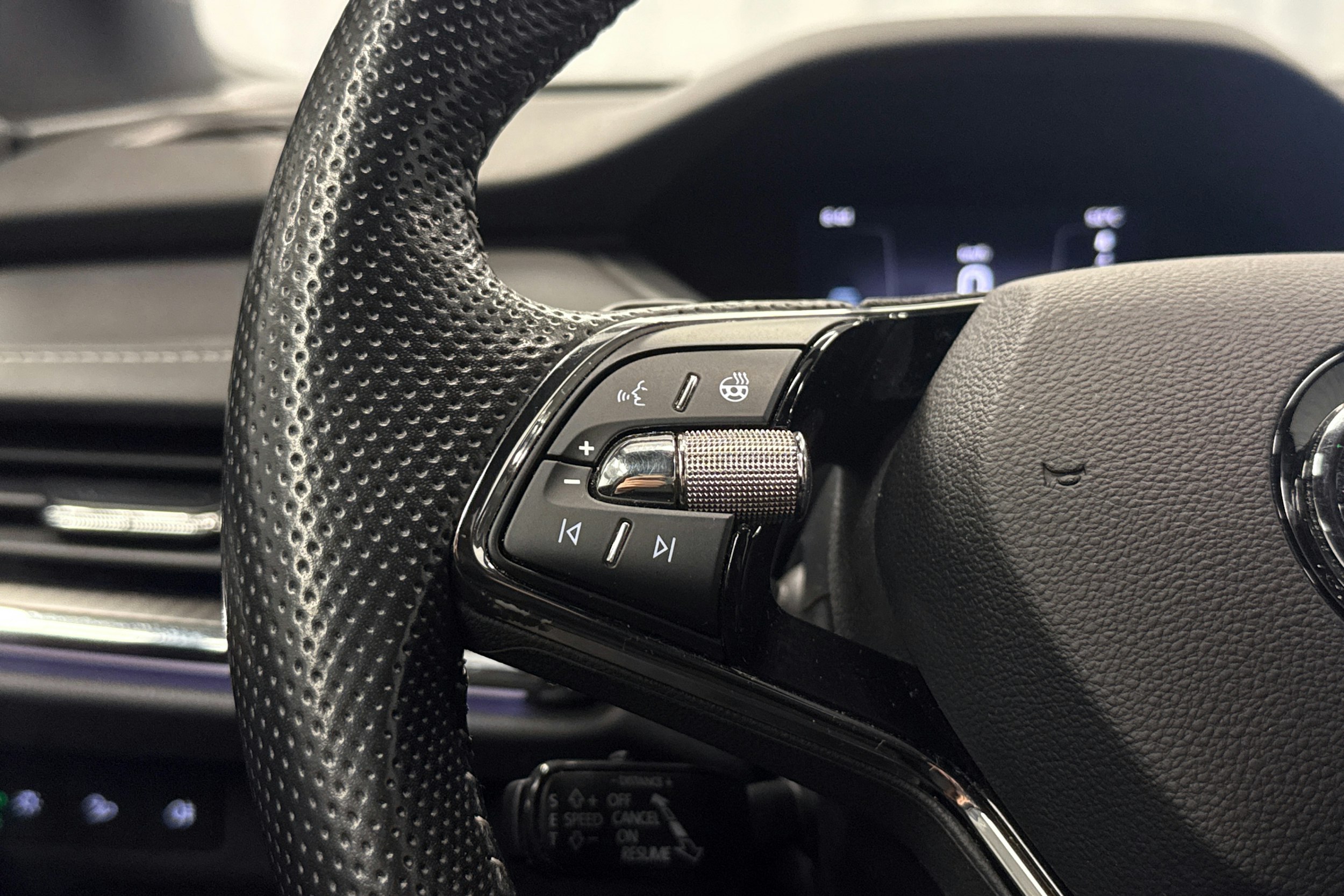 harmaa Skoda Enyaq 2022 kuva 15.