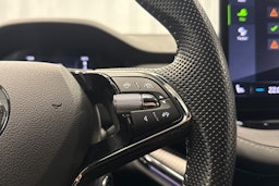 harmaa Skoda Enyaq 2022 kuva 16.