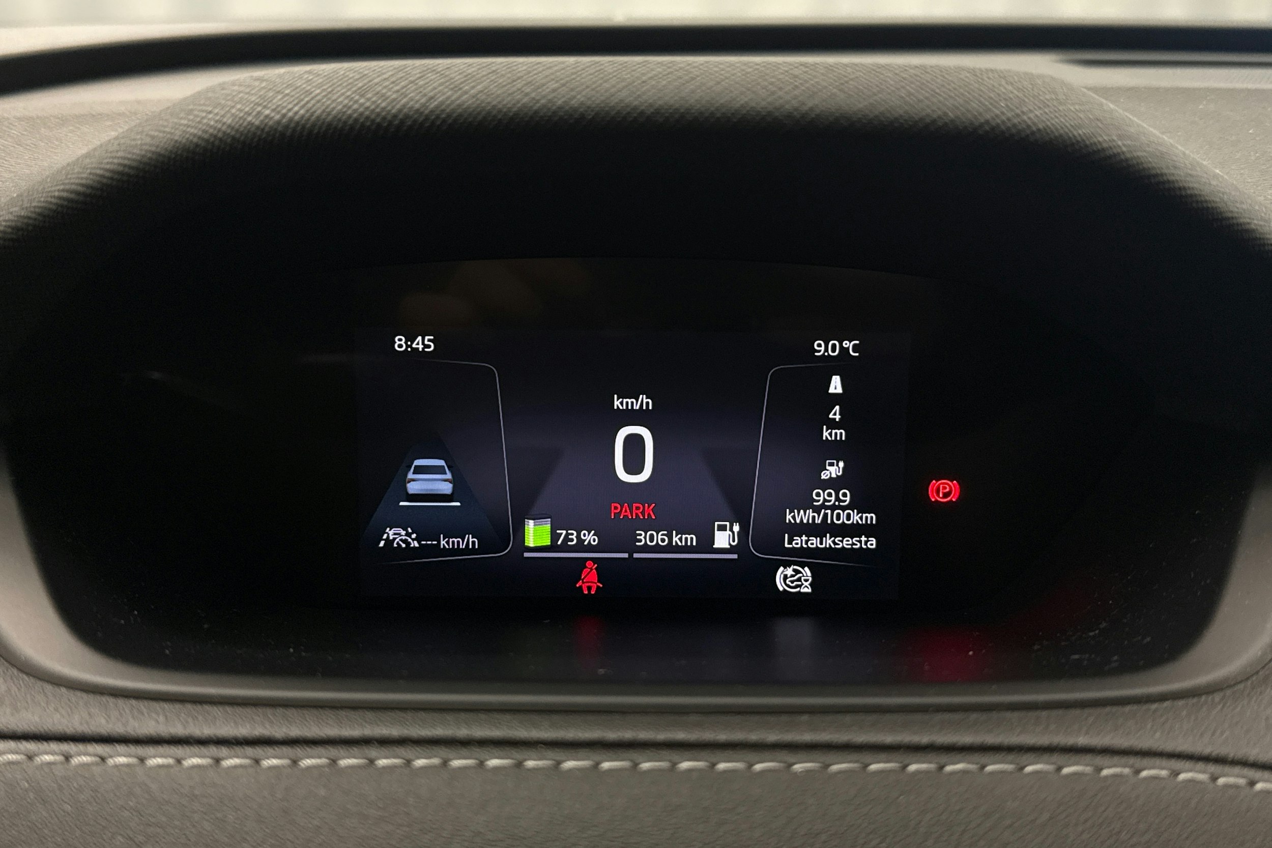 harmaa Skoda Enyaq 2022 kuva 17.