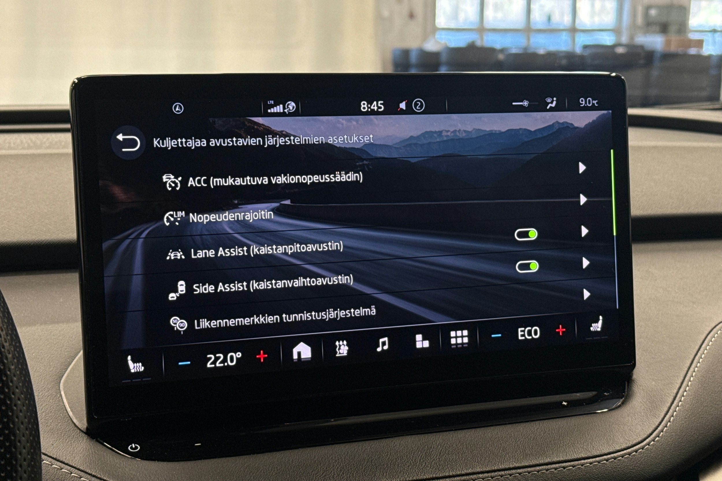 harmaa Skoda Enyaq 2022 kuva 18.